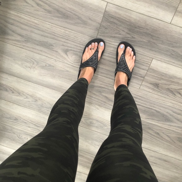 Rhinestone Platform Flipflops - Picture 7 of 7